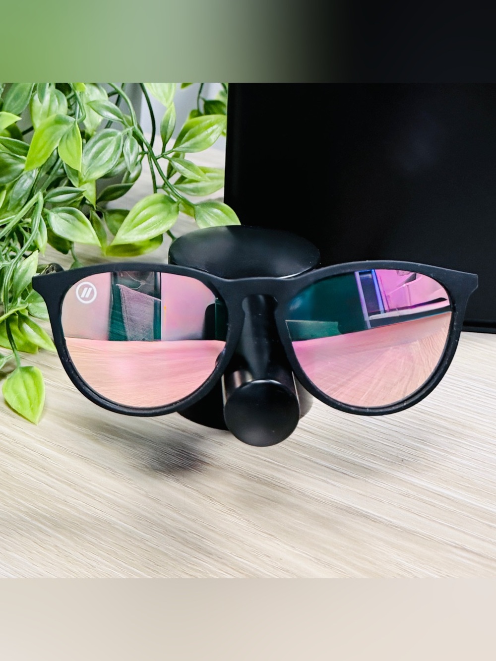 Blenders Eyewear Rose Theater Polarized Sunglasses (Matte Black/Pink Mirror)